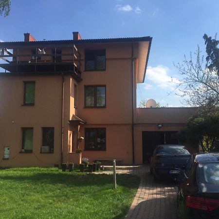 Апартаменты Samodzielny Pokoj W Wygodnym Domu Z Parkingiem Пясечно Экстерьер фото