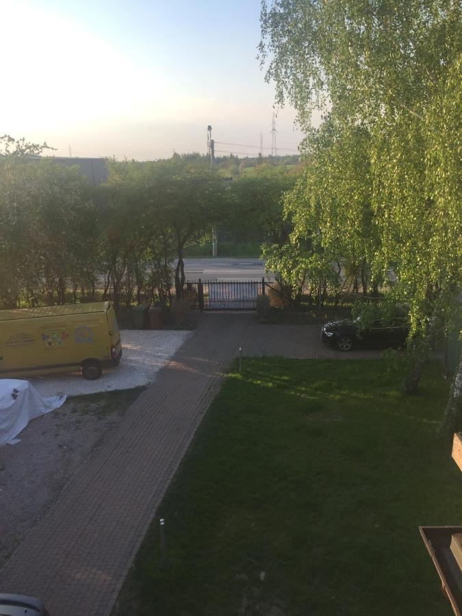 Апартаменты Samodzielny Pokoj W Wygodnym Domu Z Parkingiem Пясечно Экстерьер фото